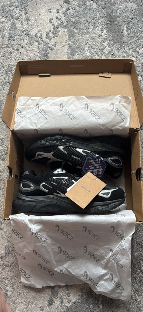 ASICS size 7 trainers 