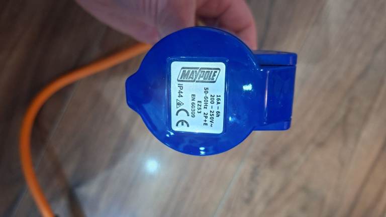 Maypole Caravan Mains Hook Up Cable & Splitter – As New