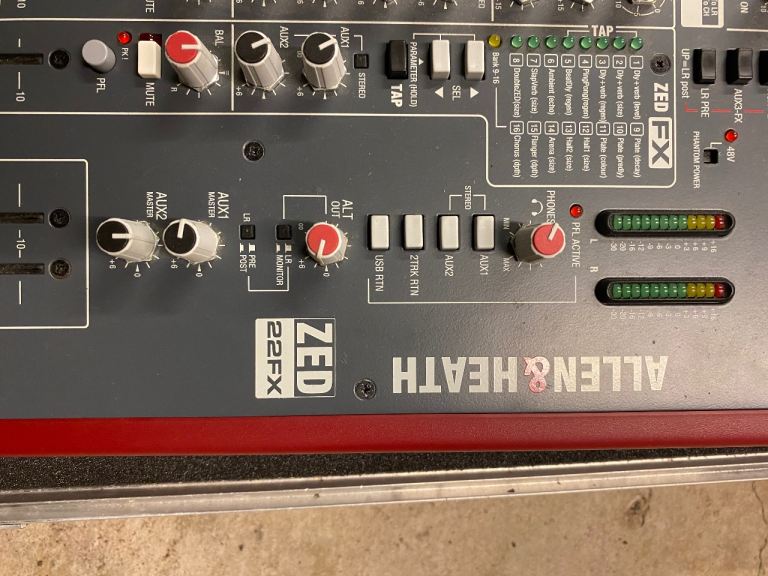 Allen & Heath ZED 22FX Mixer with Flight Case – Good Condition