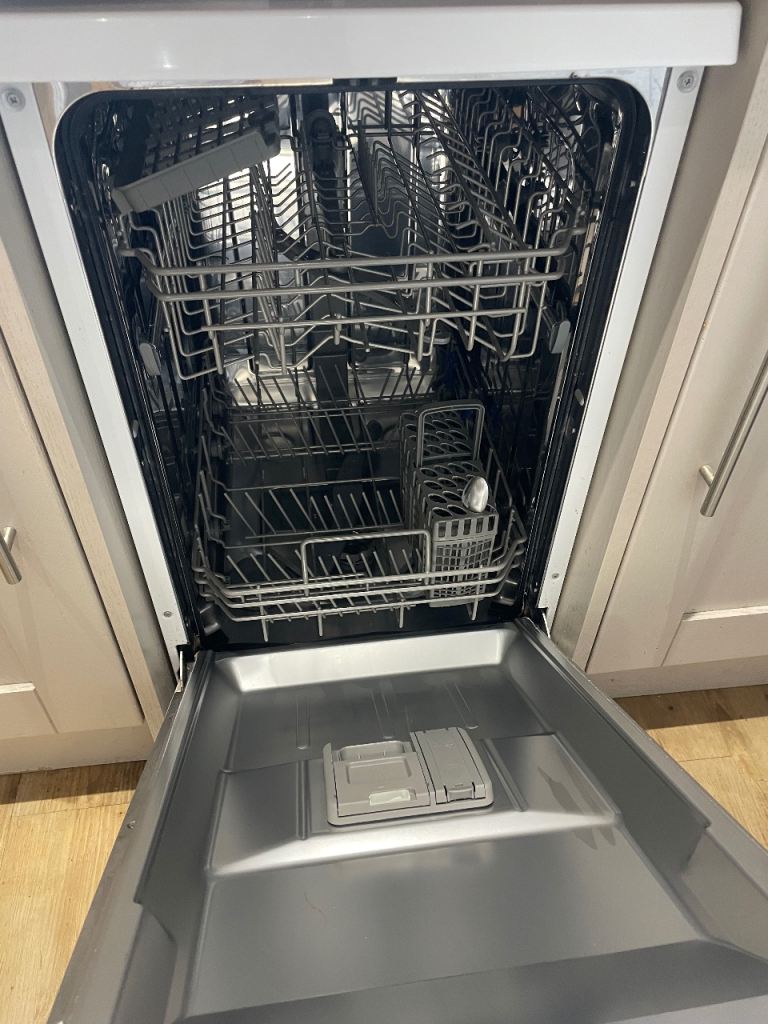 Kenwood slimline freestanding dishwasher - size shown in photos