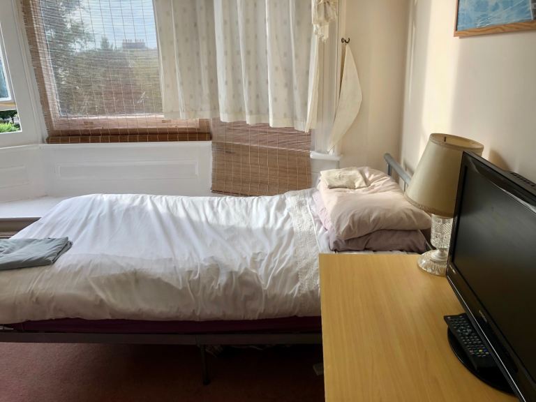 Sunny Double Rooms to Rent Brighton centre Language students clean nice friendly luxury flat share