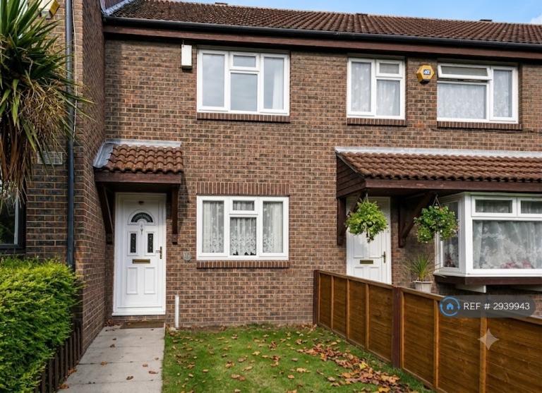 2 bedroom house in Goldfinch Road, London, SE28 (2 bed) (#2939943)