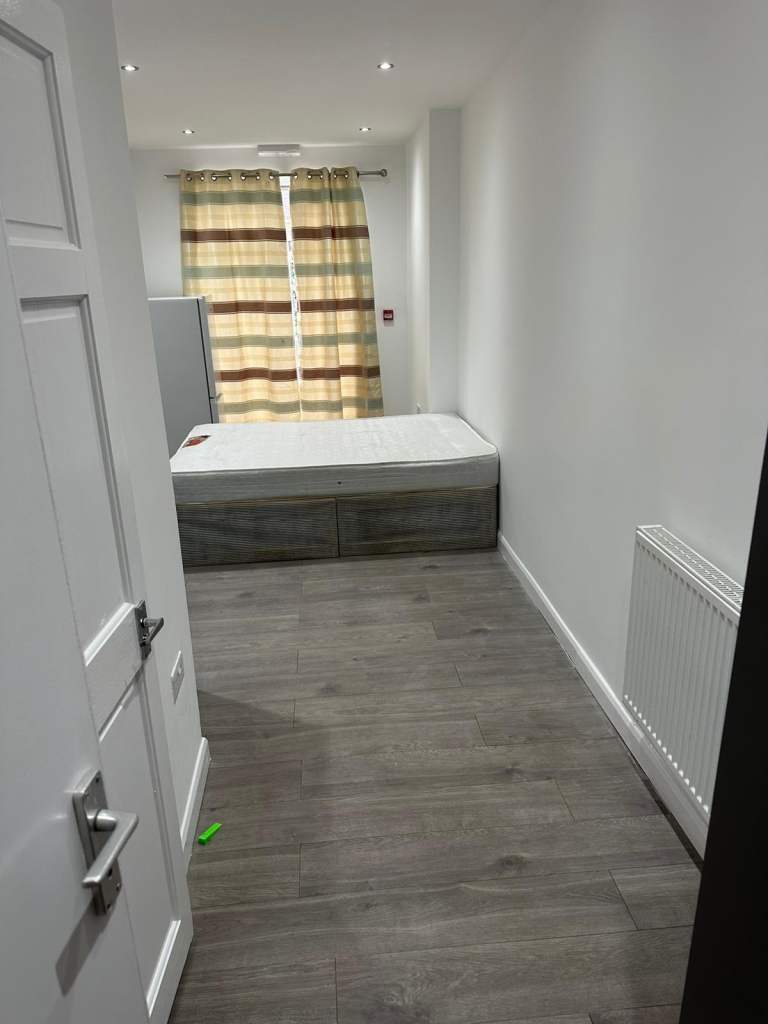 GROUND FLOOR STUDIO 