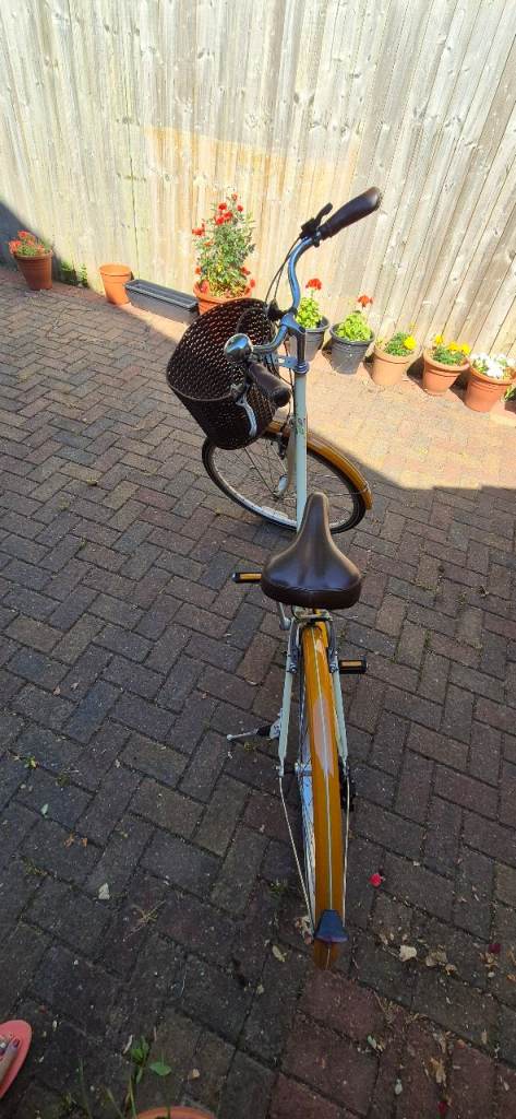 Womens cycle with lock new