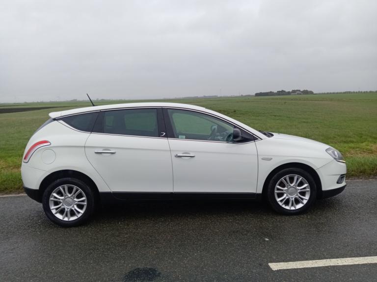 2012 Chrysler Delta 1.4 M-Air SE SAT NAV SHOWROOM CONDITION CAN SECURE 24/7 ON NET DELIVERY AVA H...