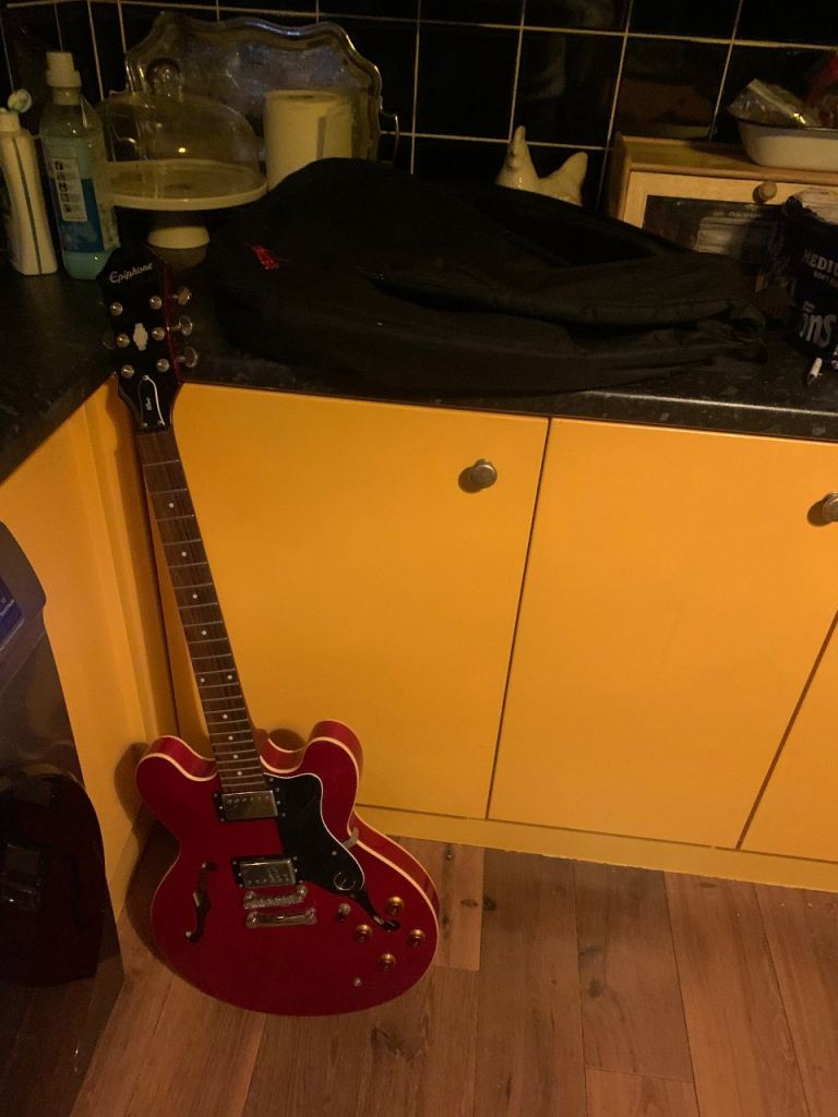 Epiphone Dot 335 Electric Guitar Cherry Red, Semi-Hollow NO STRINGS CURRENTLY ON