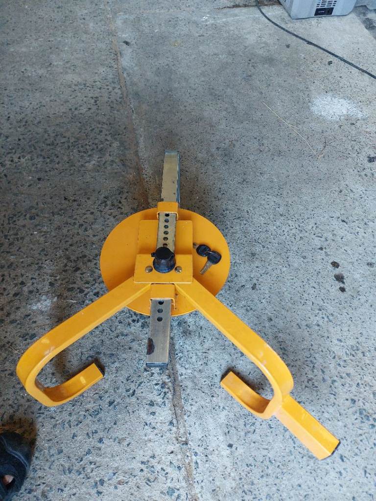Trailer wheel clamp 13" -20" 
