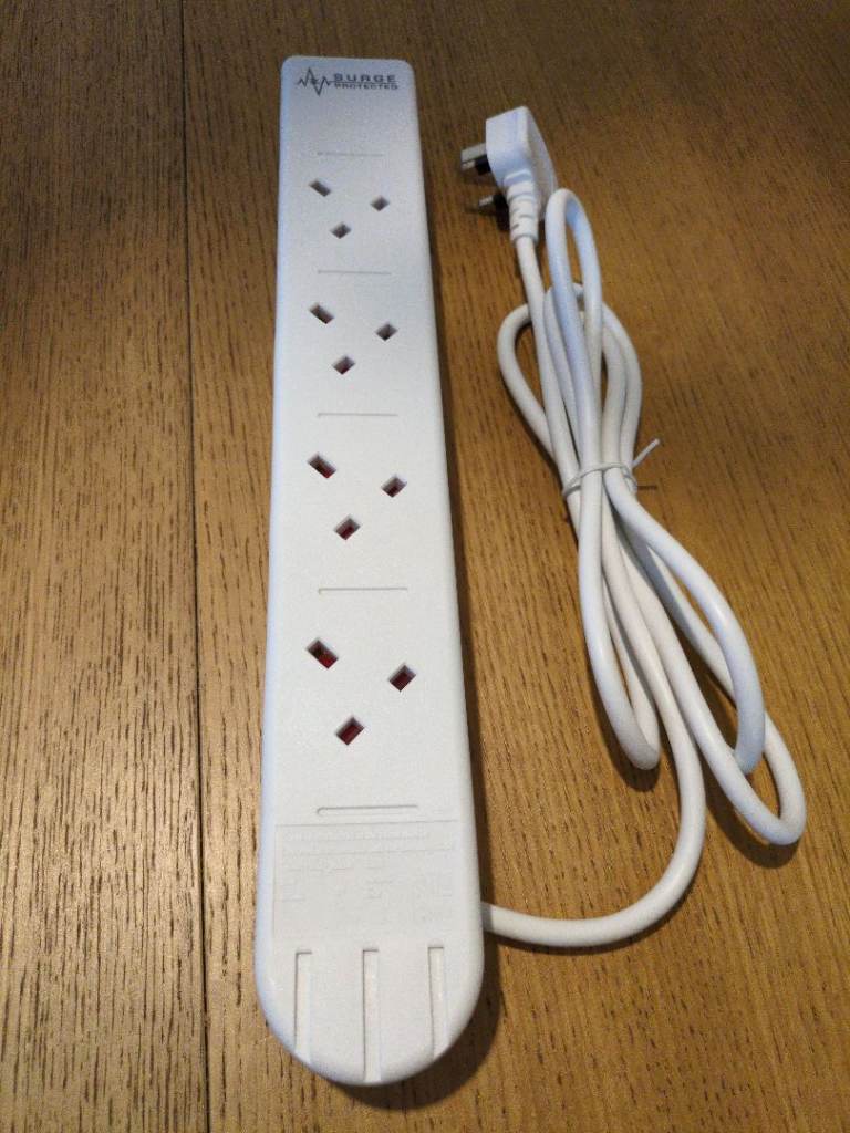Surge Protected 8 Socket Extension Cable With USB Brand New