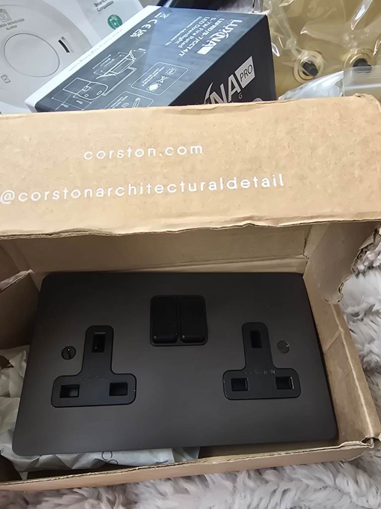 2 x Corsten double sockets with switch on black 