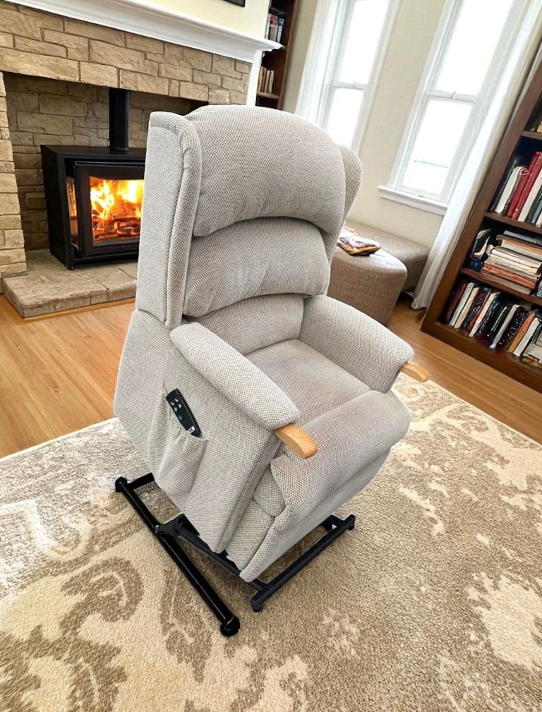 HSL AYSGARTH GRANDE RISER RECLINER CHAIR DUAL MOTOR, IMMEDIATE DELIVERY 