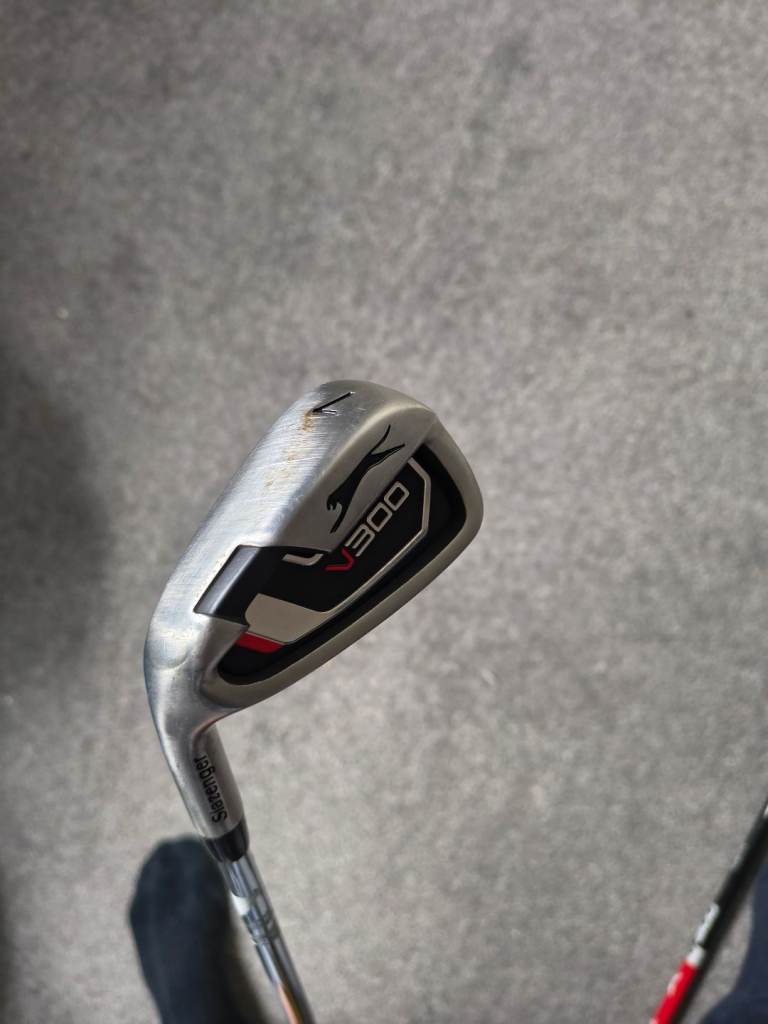 Left handed 7 iron golf club Slazenger V300 only used once. Also selling driver and putter. N17