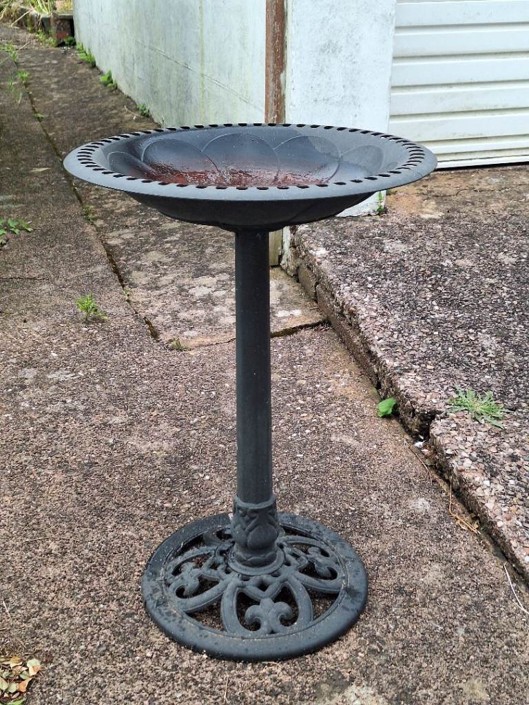 Free plastic RSPB bird table 