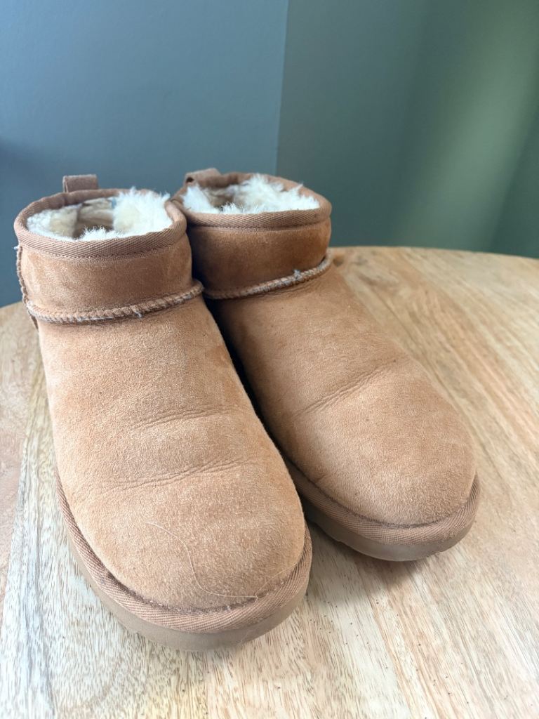 UGG Classic Mini Boots – size 6 Brown Suede, Good Condition