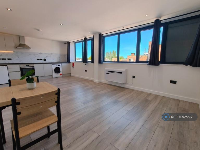 2 bedroom flat in Mount St, Stafford, ST16 (2 bed) (#525817)
