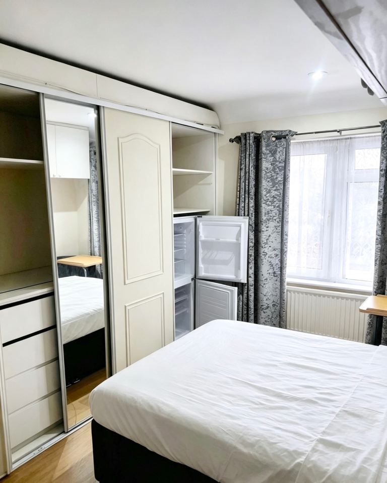 Rent *** Double Room - Crest Drive, Enfield EN3