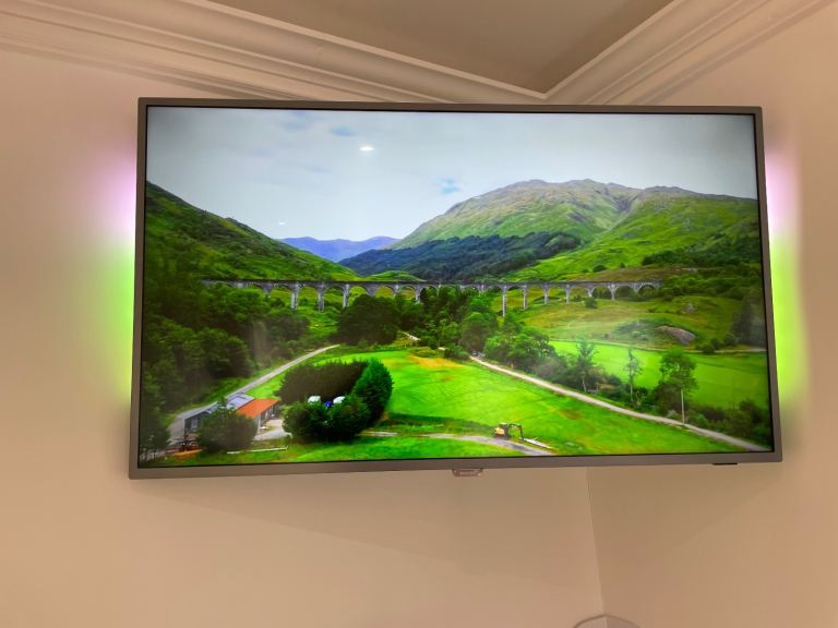 Philips 50-inch 4K Smart TV and Wall Bracket