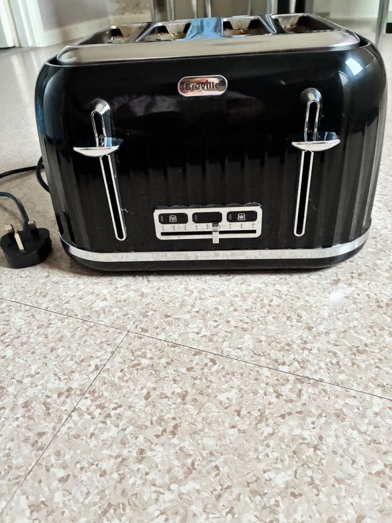 Black 4 slice toaster