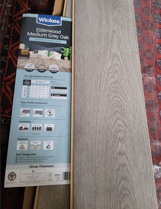 Part pack Wickes laminate flooring grey oak 12 mm thick