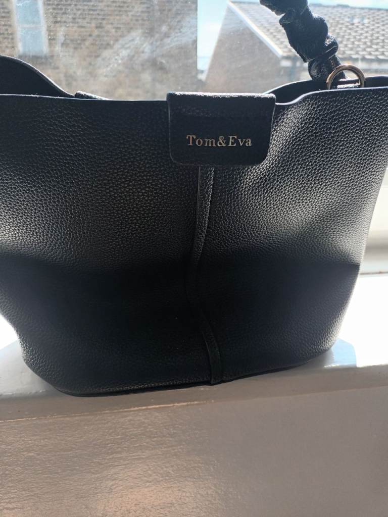 Tom and èva