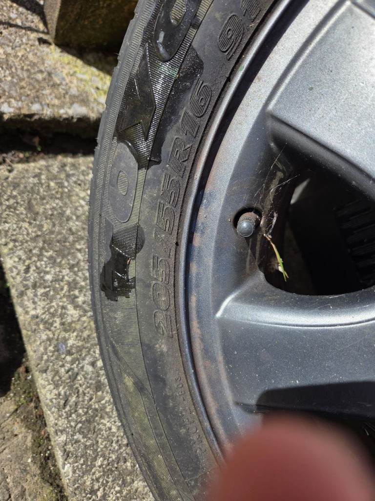 Four alloy wheels and 205/55R16 TIRES