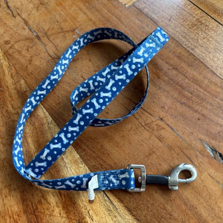 Free dog house line/ dog lead