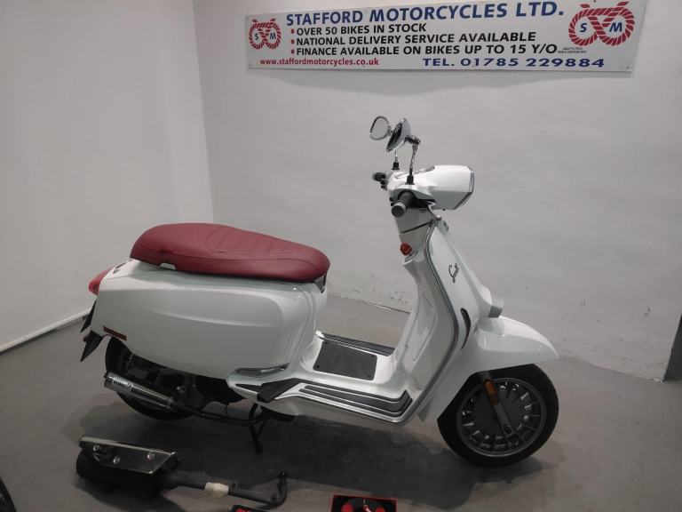 Lambretta V-200 SPECIAL E5   STAFFORD MOTORCYCLES LIMITED