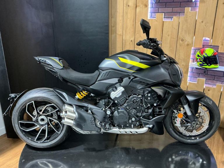 Ducati Diavel V4 Roadster 2026 Latest Colour! Stunning! Physically in Stock Now!