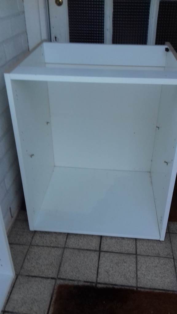 2   Howden white gloss kitchen units