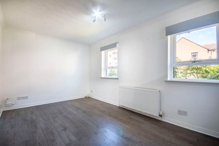 Superb, 1-bedroom, semi-detached bungalow in Corstorphine - available May