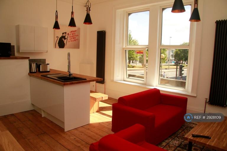 1 bedroom in Walliscote Road, Weston-Super-Mare, BS23 (#2928109)