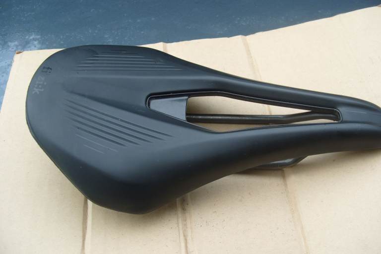 Fizic Vento Argo 140 mm Saddle in as new condition RRP £125 PLUS