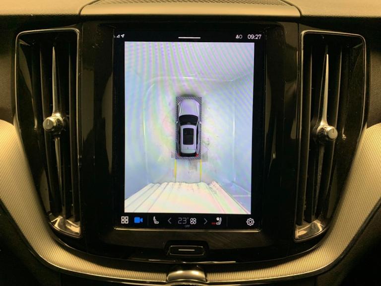 2022 Volvo XC60 2.0 B5P Plus Dark 5dr AWD Geartronic ESTATE PETROL Automatic