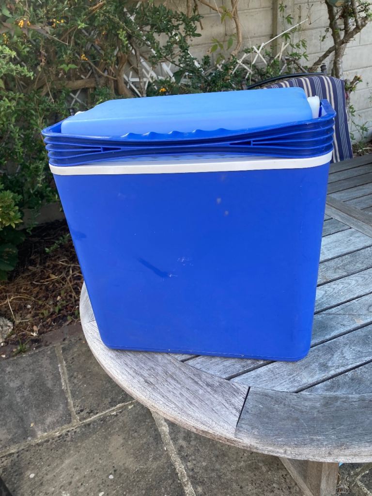 Blue Plastic Cool Box with Handle – Good Condition
