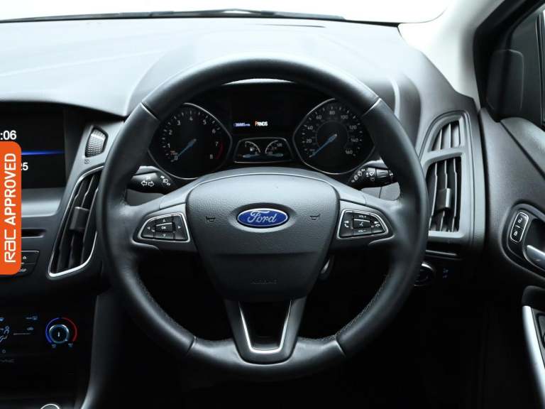 2015 Ford Focus 1.6 Zetec Hatchback 5dr Petrol Powershift Euro 6 (125 ps) Hatchback PETROL Automatic