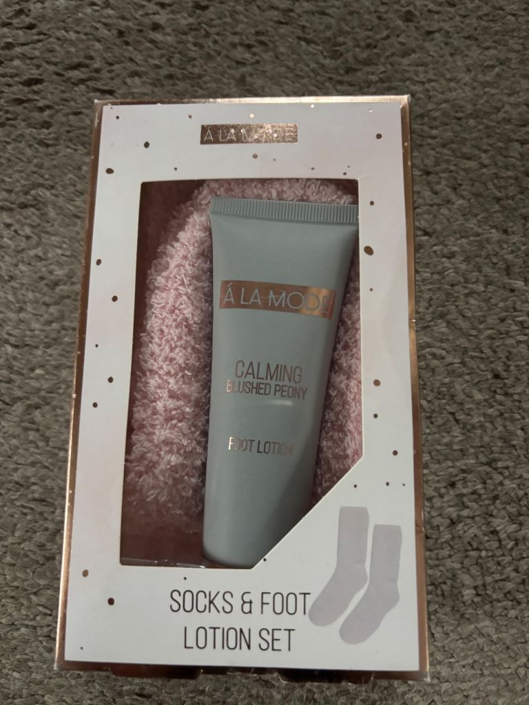 Socks & foot lotion giftset 