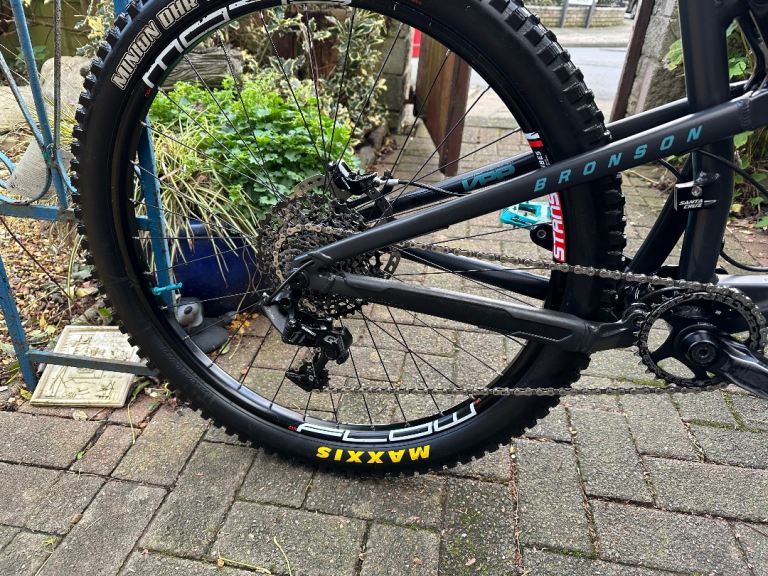 Santa Cruz Bronson mountain bike ( stunning condition)