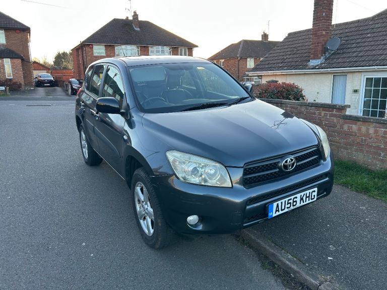 AUTOMATIC,TOYOTA RAV4, FULL LEATHER INTERIOR,SATNAVIGATION,MOT 12/2026,KEYLES ENTRY,ULEZ FREE
