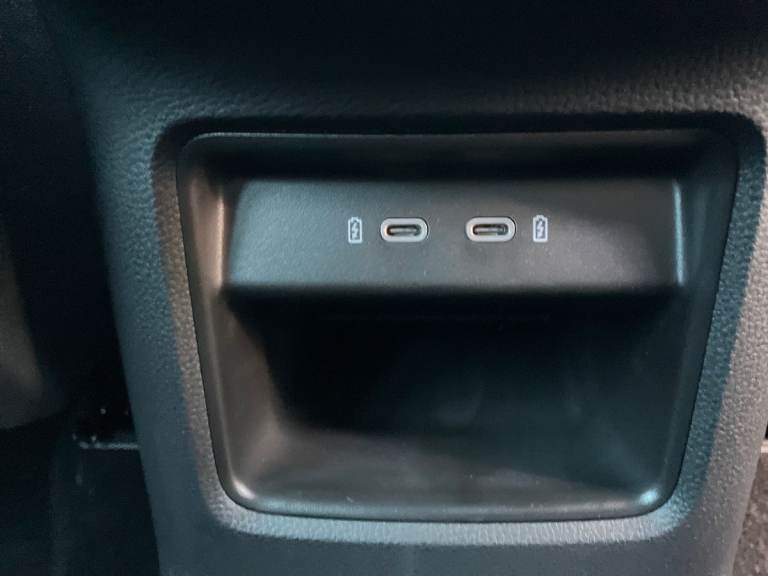 2025 SEAT Ateca 1.5 TSI EVO FR Black Edition 5dr Estate PETROL Manual