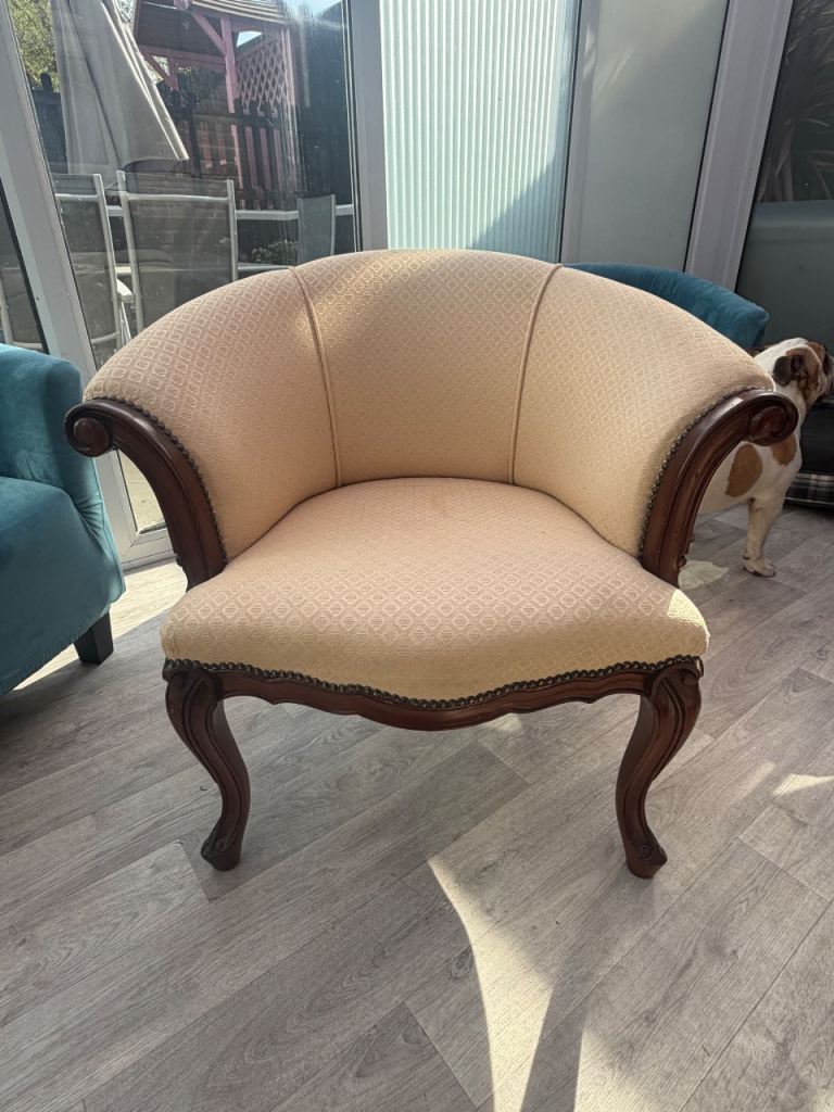 Vintage tub style chair