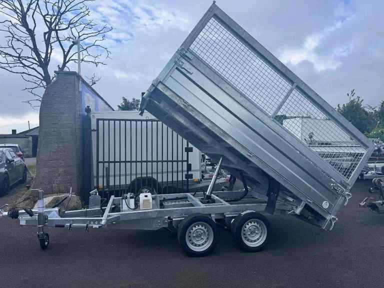 BRAND NEW 10FT X 6FT TWIN AXLE 3 WAY ELECTRIC TIPPER TRAILER WITH MESH SIDES AND RAMPS 3500KG