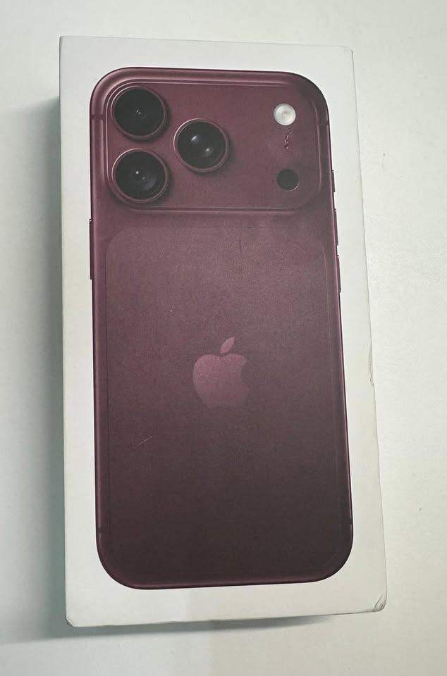 Apple iPhone 18 Pro – Burgundy✨ New & Open Box 💾 256GB Storage