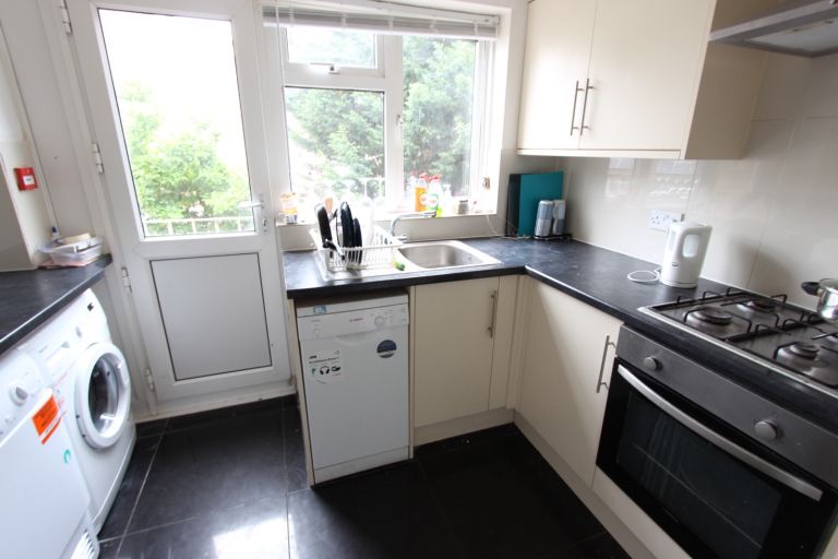 ST Albans AL10 - Hatfield Close to Trains to Finsbury Park (London), Shops, Uni, Galleria