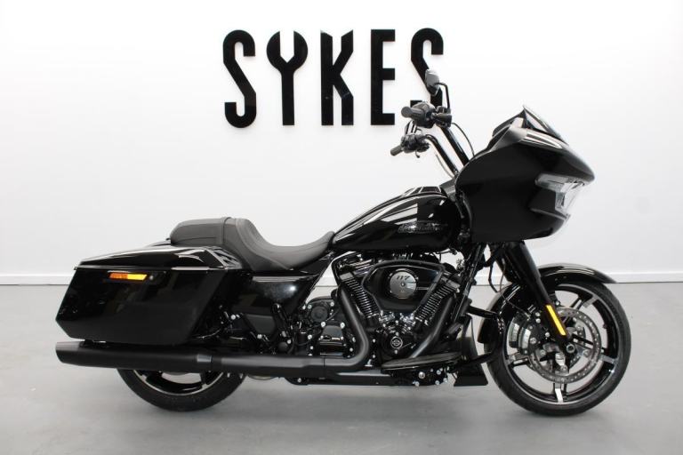 NEW 2026 Harley-Davidson FLTRX Touring Road Glide 117 in Vivid Black