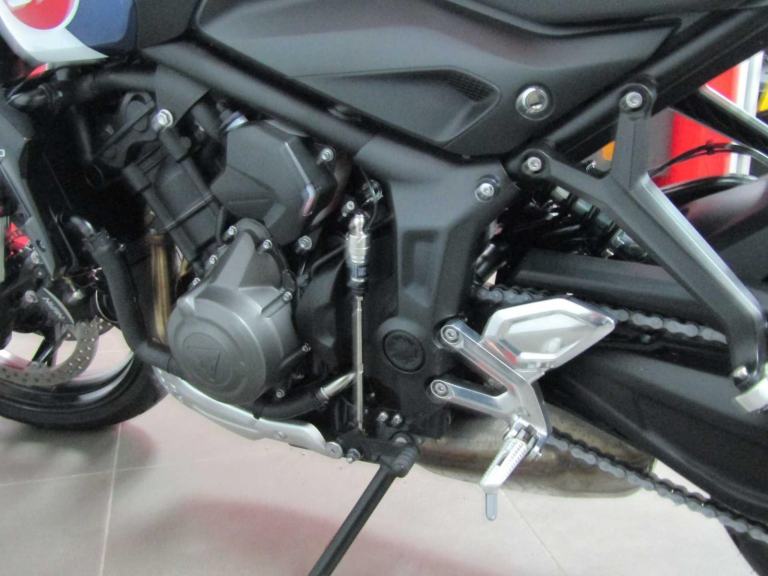 2025 Triumph Trident 660 - Triple Tribute