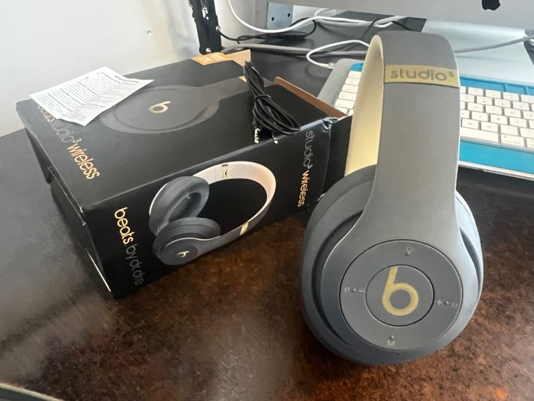 Beats Dr Dre studio3 wireless headphones 