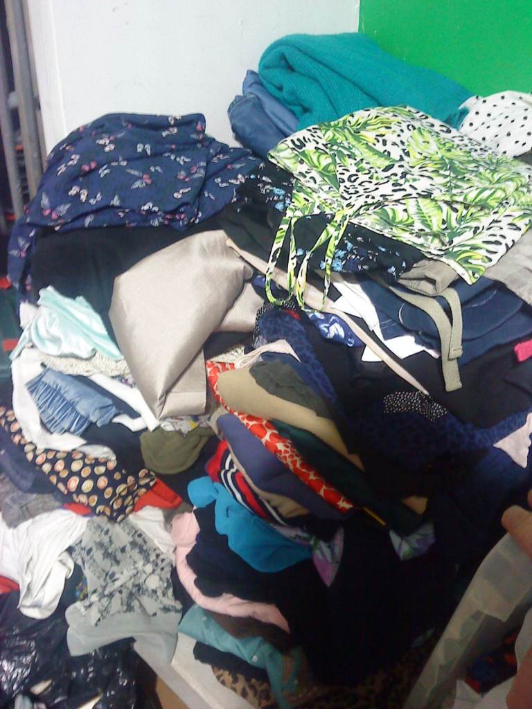 HUGE JOBLOT - LADIES CLOTHES 