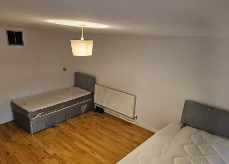Single bed in shared room. Hounslow West 