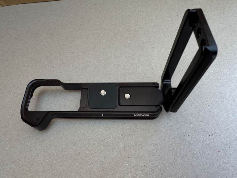Neewer L Bracket with Extendable Side Plate and Base for Fuji X-T5