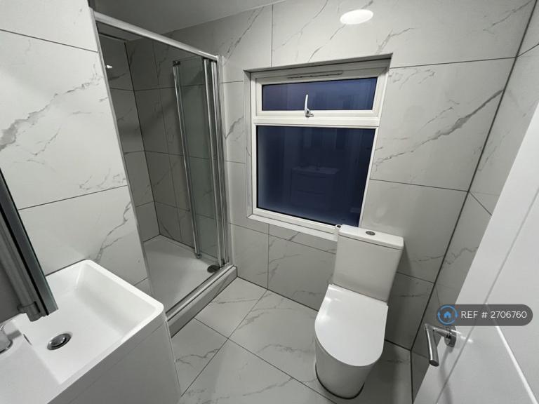 3 bedroom flat in Long Lane, Croydon, CR0 (3 bed) (#2706760)