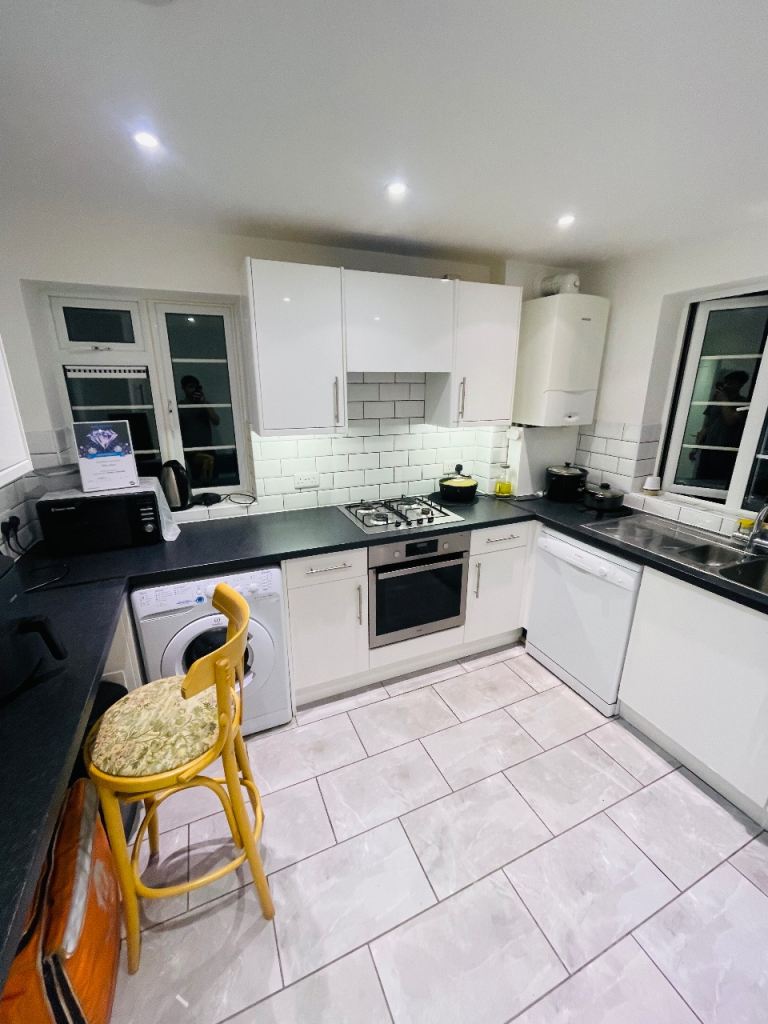 Room in Sutton